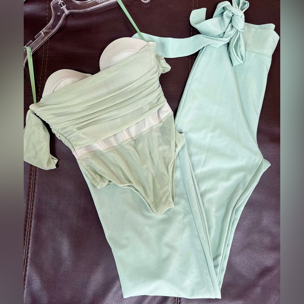 Windsor store 2 piece pant set size M
